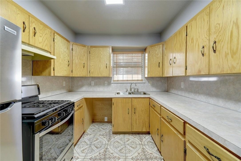 6402 Santos St - Photo 3