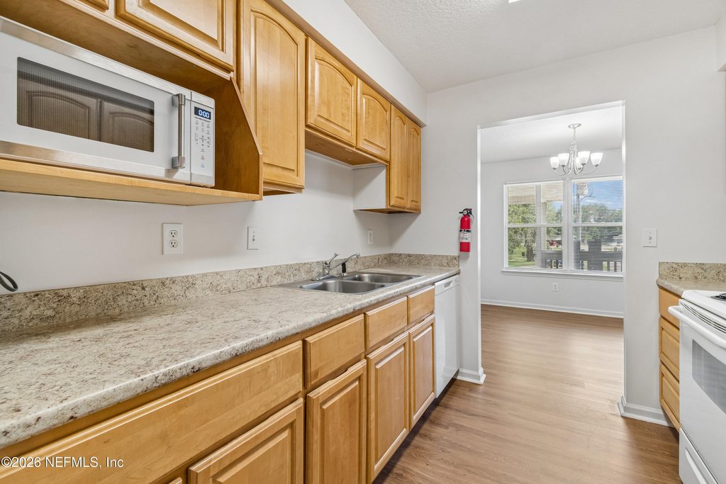 702 Meadowbrook Drive - Photo 6