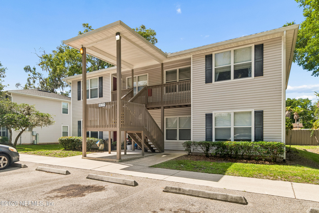 702 Meadowbrook Drive - Photo 1