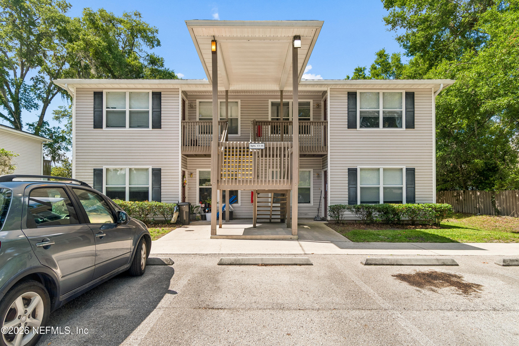 702 Meadowbrook Drive - Photo 0