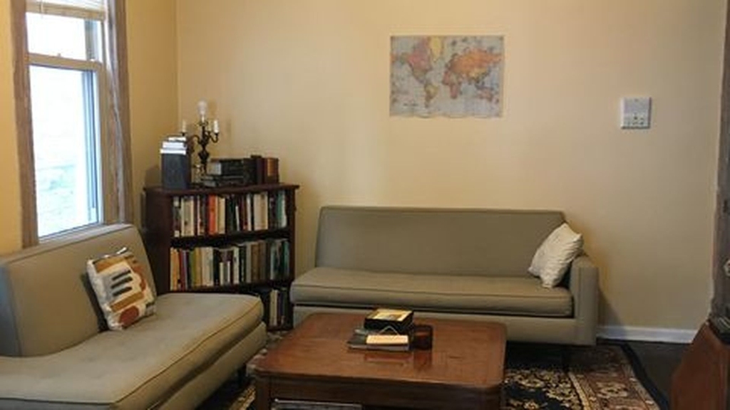 821 N Hermitage Avenue - Photo 3