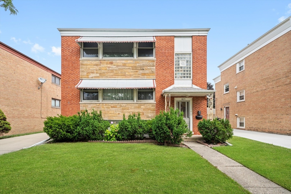 8819 N Wisner Street - Photo 0