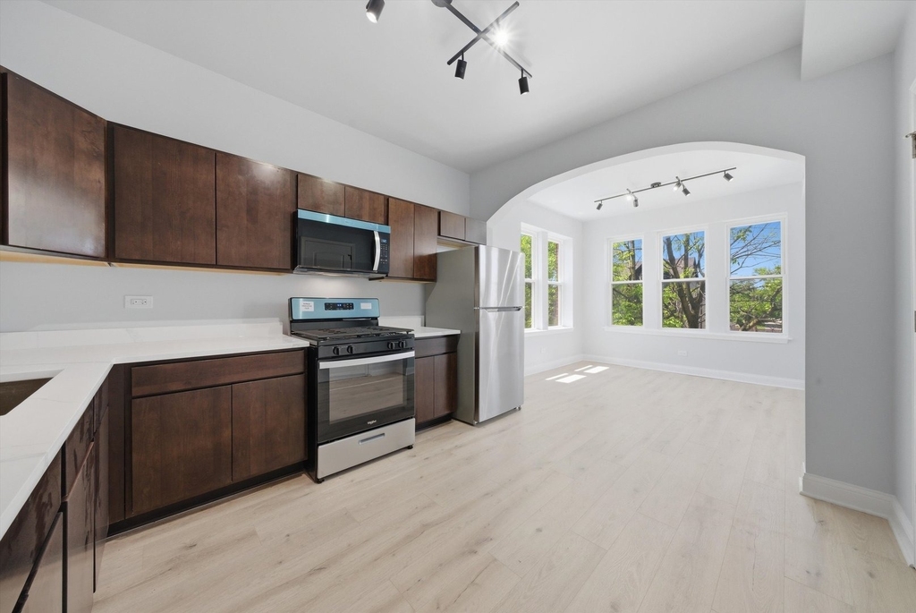 541 N Lawndale Avenue - Photo 3