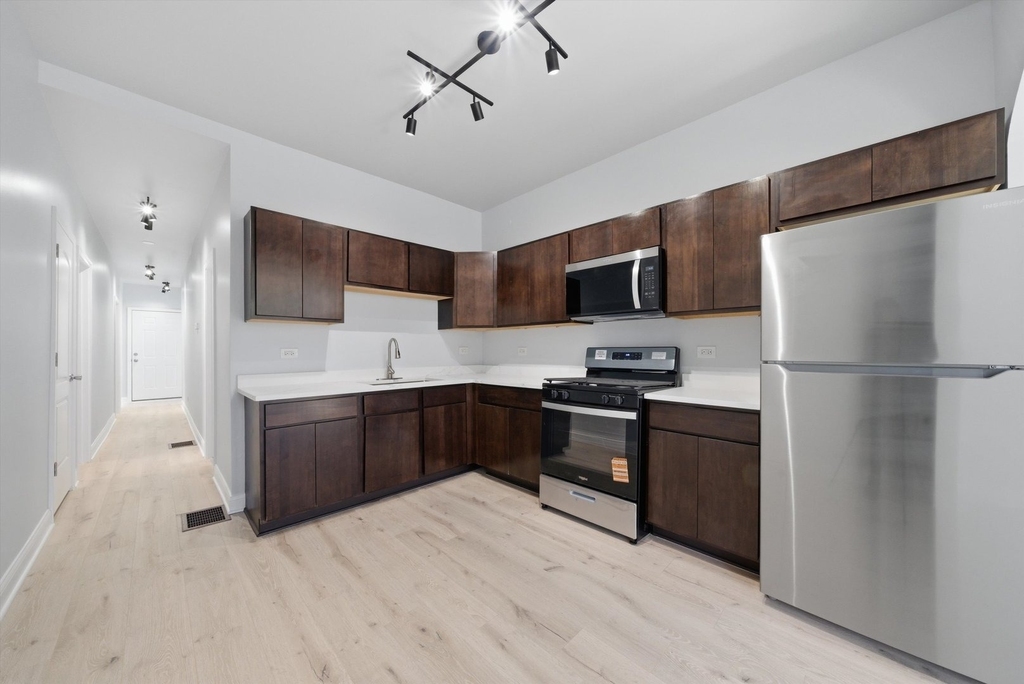 541 N Lawndale Avenue - Photo 5