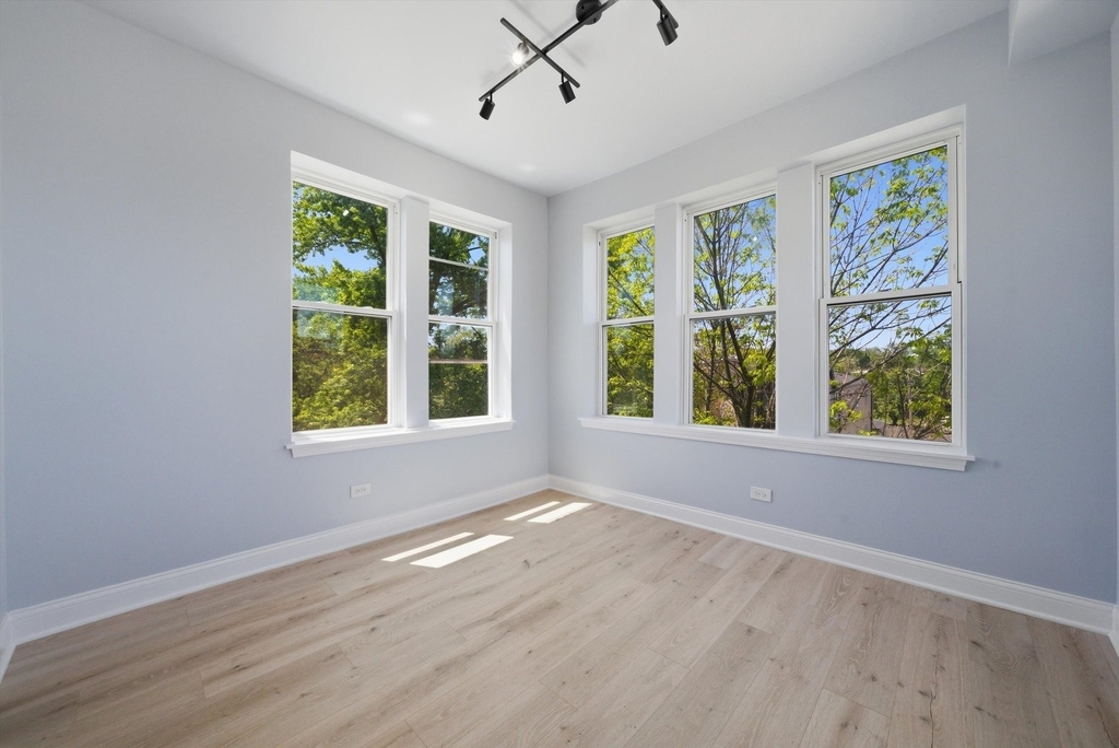 541 N Lawndale Avenue - Photo 2