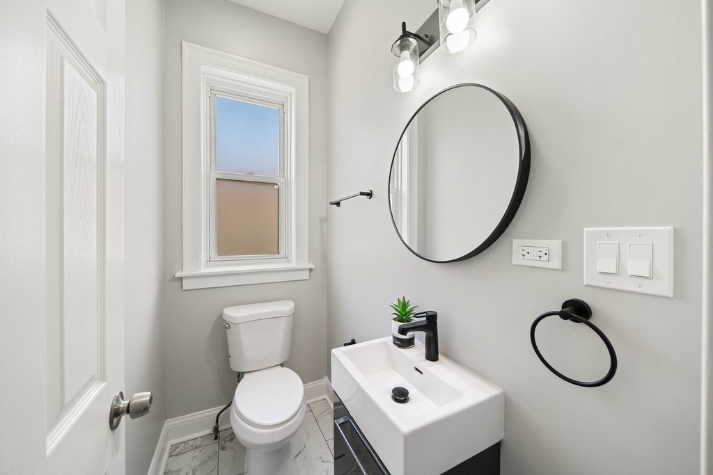5426 W Jackson Boulevard - Photo 9