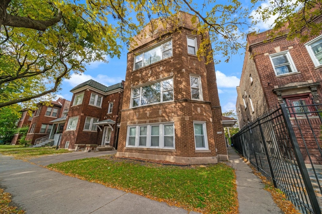 5426 W Jackson Boulevard - Photo 0