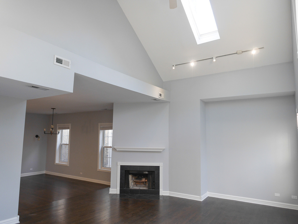 2107 W Ohio Street - Photo 2