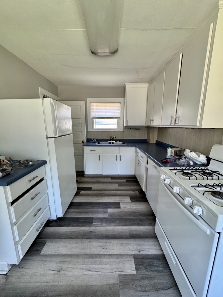 625 25th Avenue - Photo 2