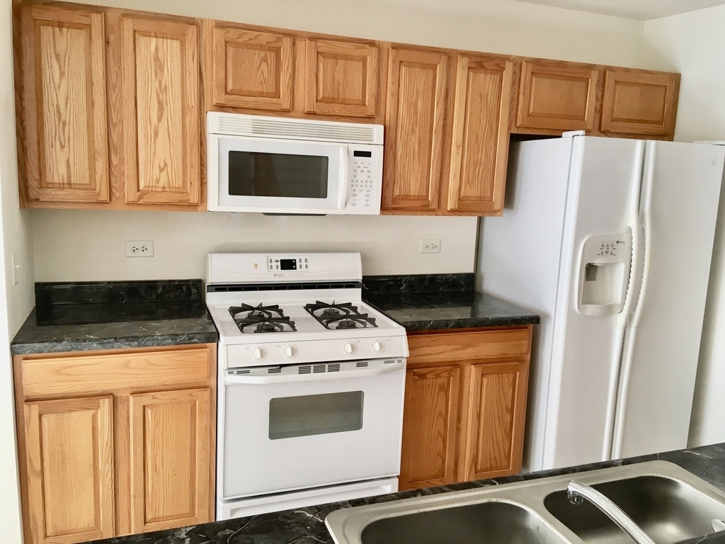 2482 Stoughton Circle - Photo 4