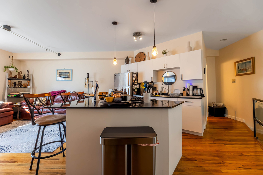 1060 N Hermitage Avenue - Photo 8