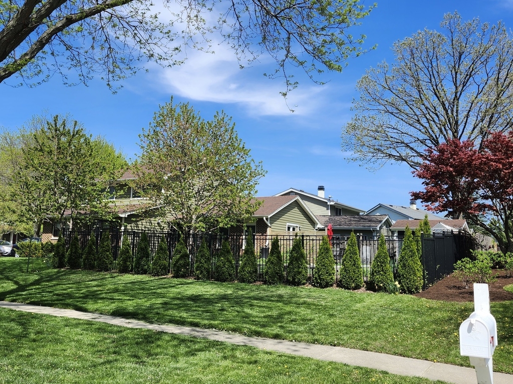 301 Oakbrook Court - Photo 1