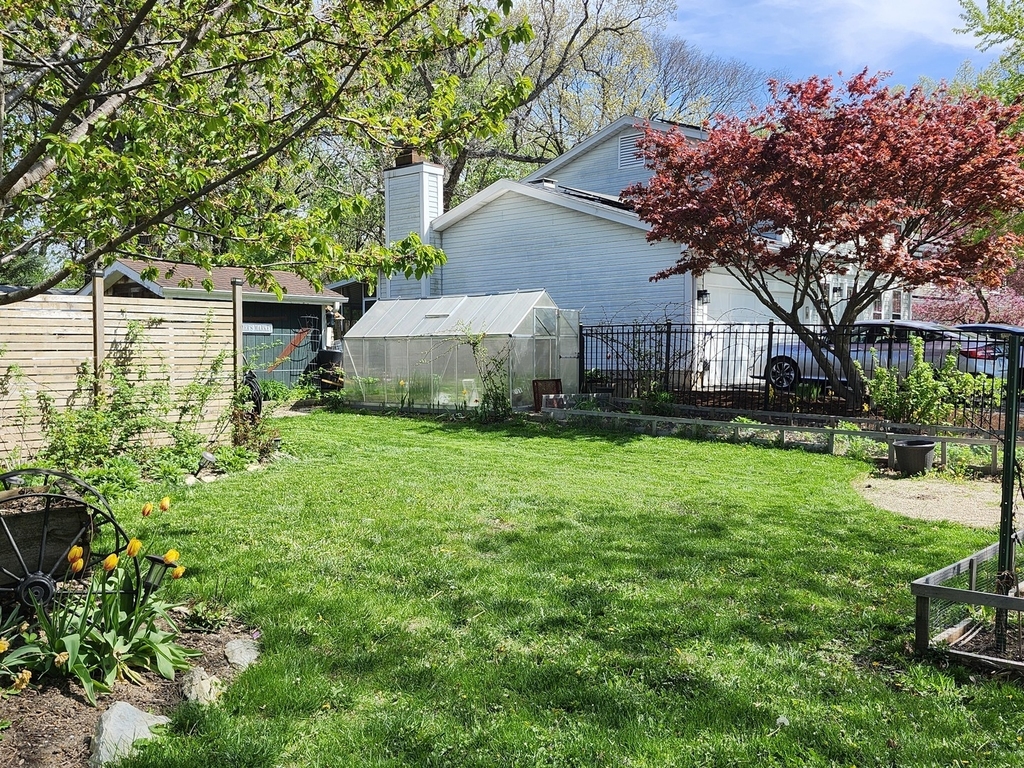 301 Oakbrook Court - Photo 4