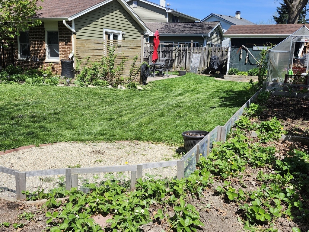 301 Oakbrook Court - Photo 2