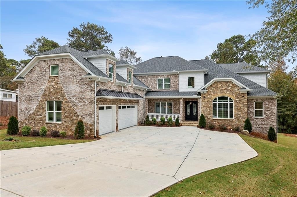 3750 Robinson Road Ne - Photo 0