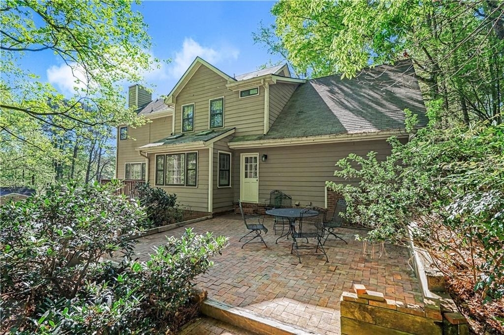 1527 Ridgewood Drive - Photo 2