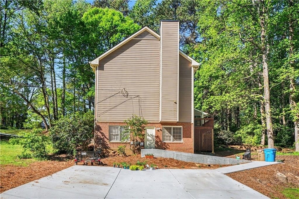 1527 Ridgewood Drive - Photo 1
