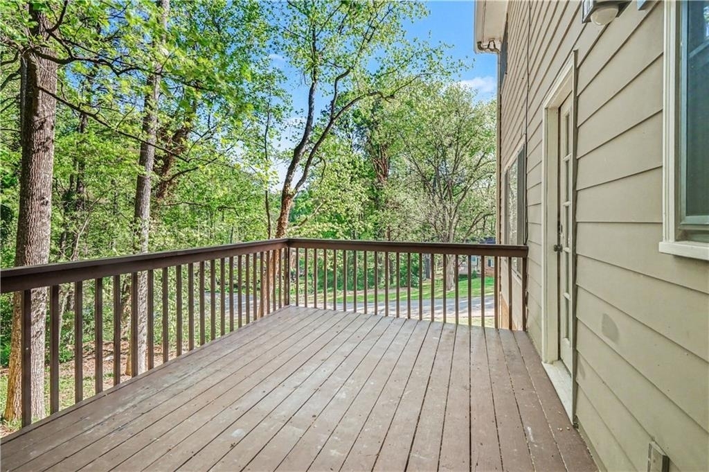 1527 Ridgewood Drive - Photo 3