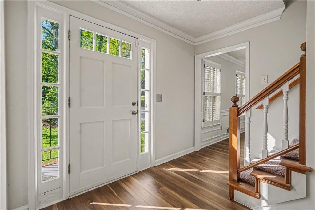 1527 Ridgewood Drive - Photo 4