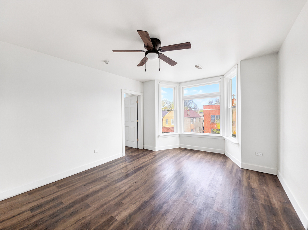 9046 S Brandon Avenue - Photo 2