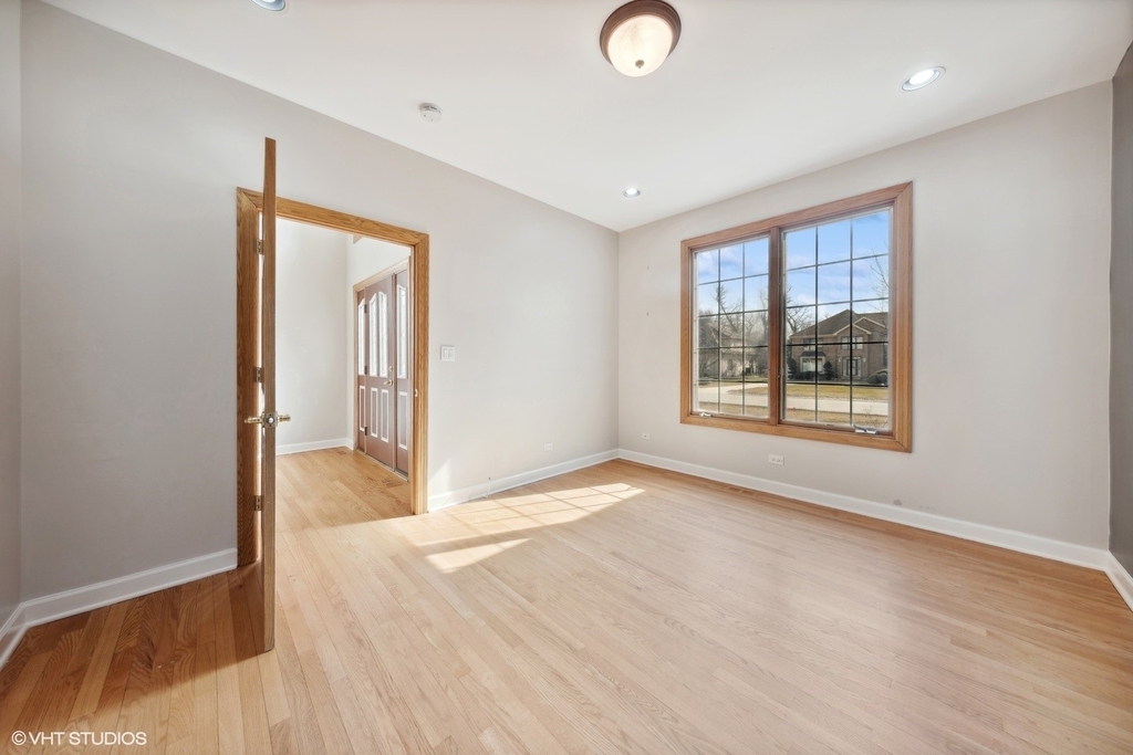 17w234 Massel Court - Photo 2