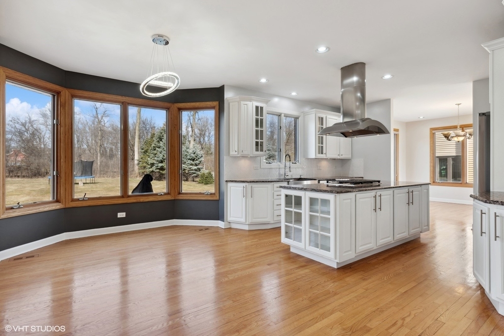 17w234 Massel Court - Photo 8