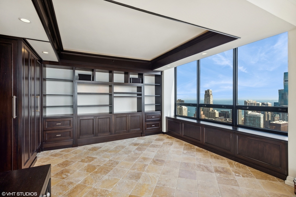 180 E Pearson Street - Photo 7