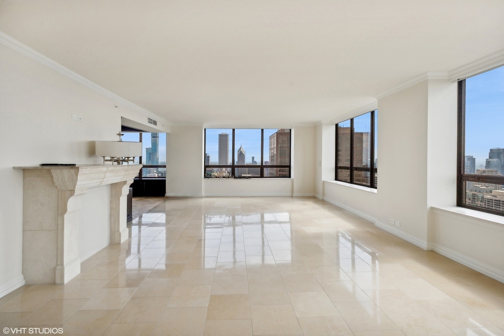 180 E Pearson Street - Photo 2