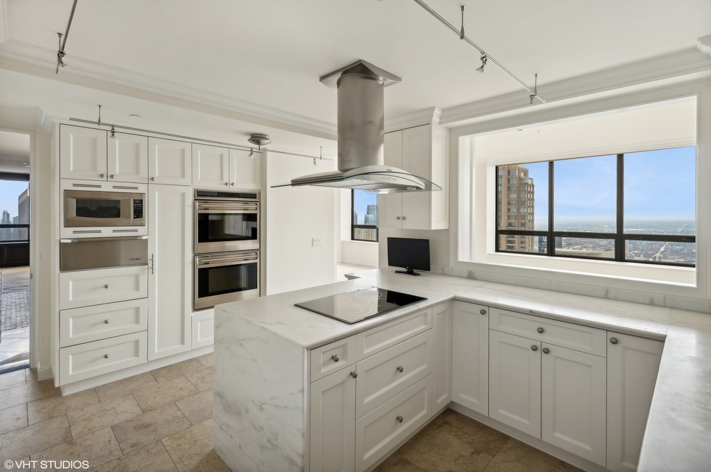 180 E Pearson Street - Photo 6