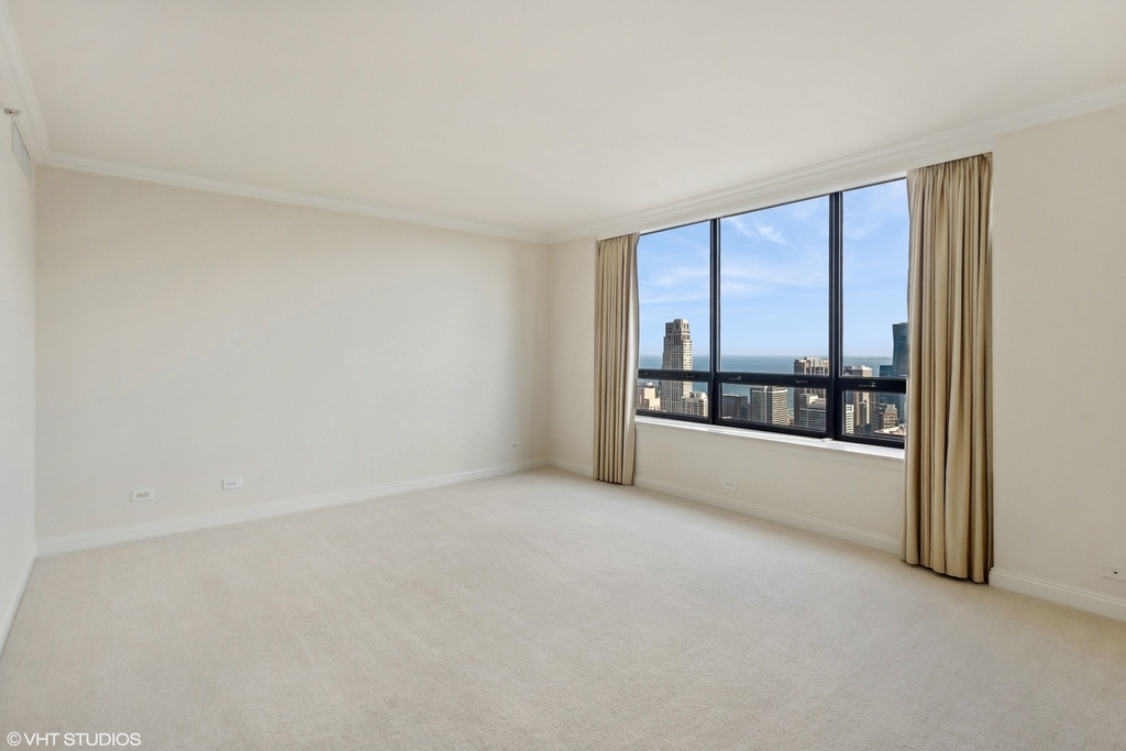 180 E Pearson Street - Photo 11