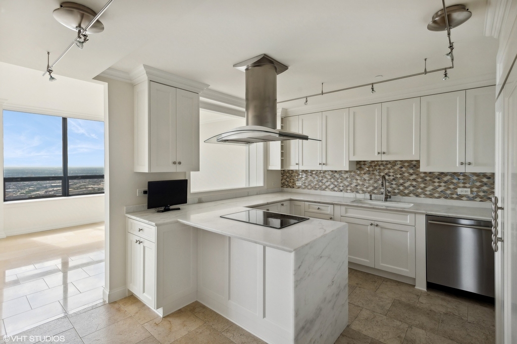 180 E Pearson Street - Photo 5