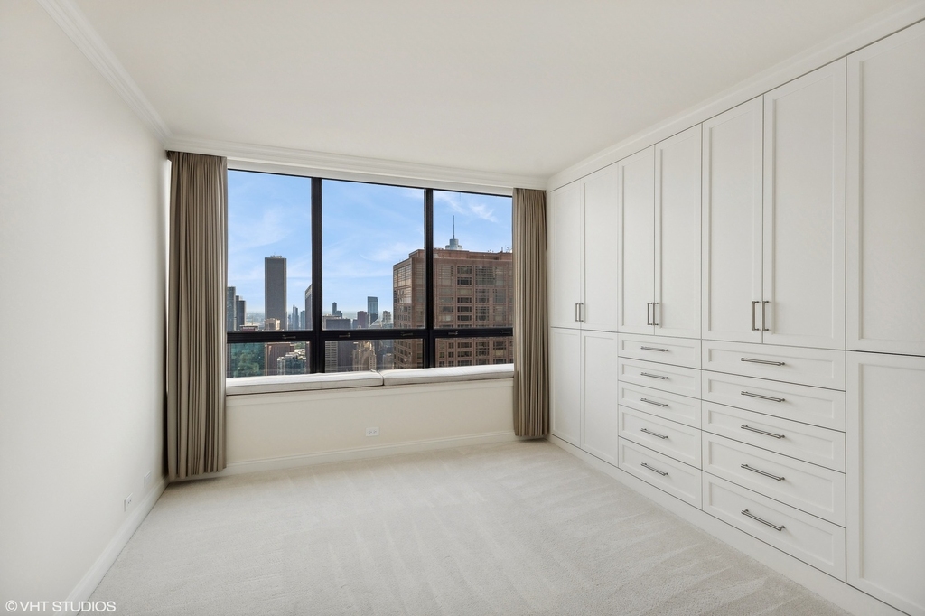 180 E Pearson Street - Photo 9