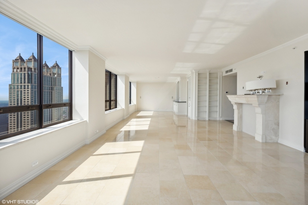 180 E Pearson Street - Photo 3
