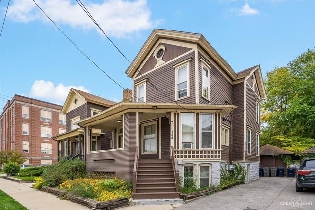 325 E Chicago Street - Photo 0