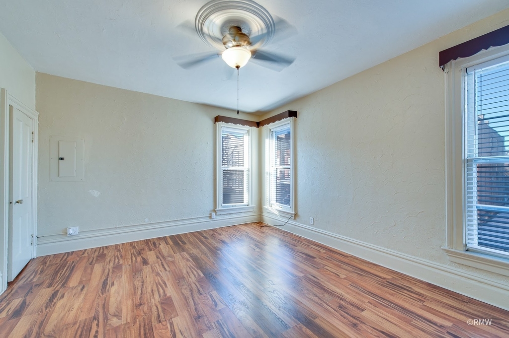 325 E Chicago Street - Photo 9