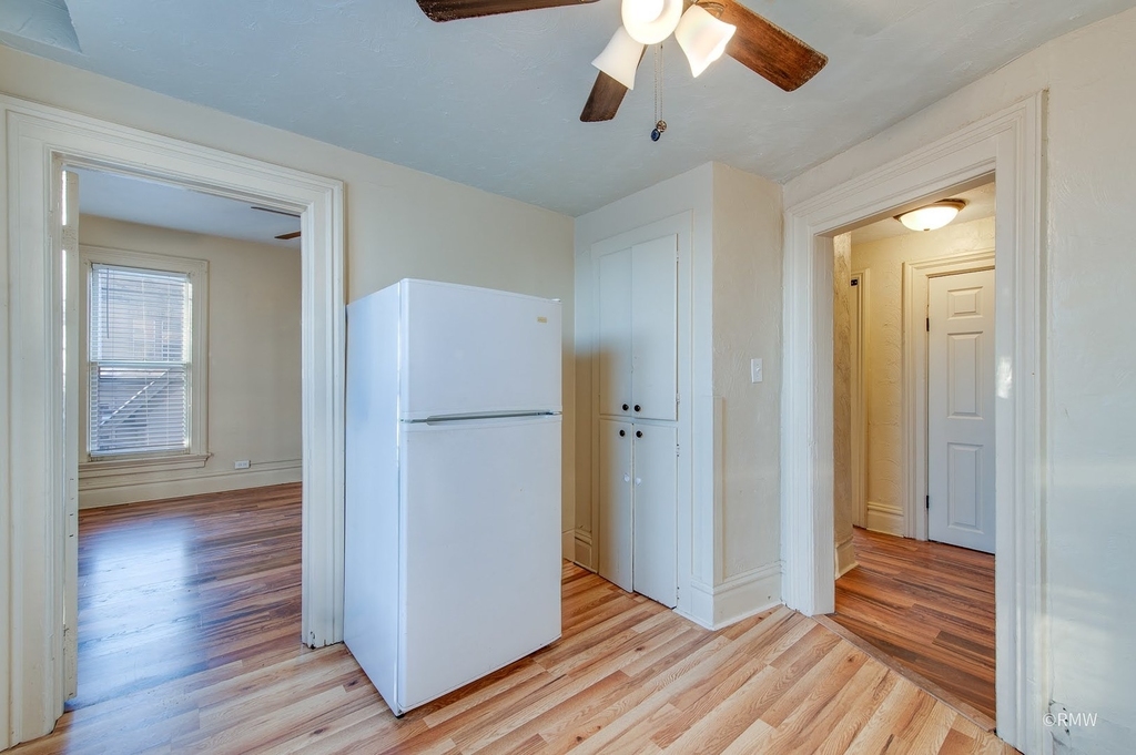 325 E Chicago Street - Photo 4