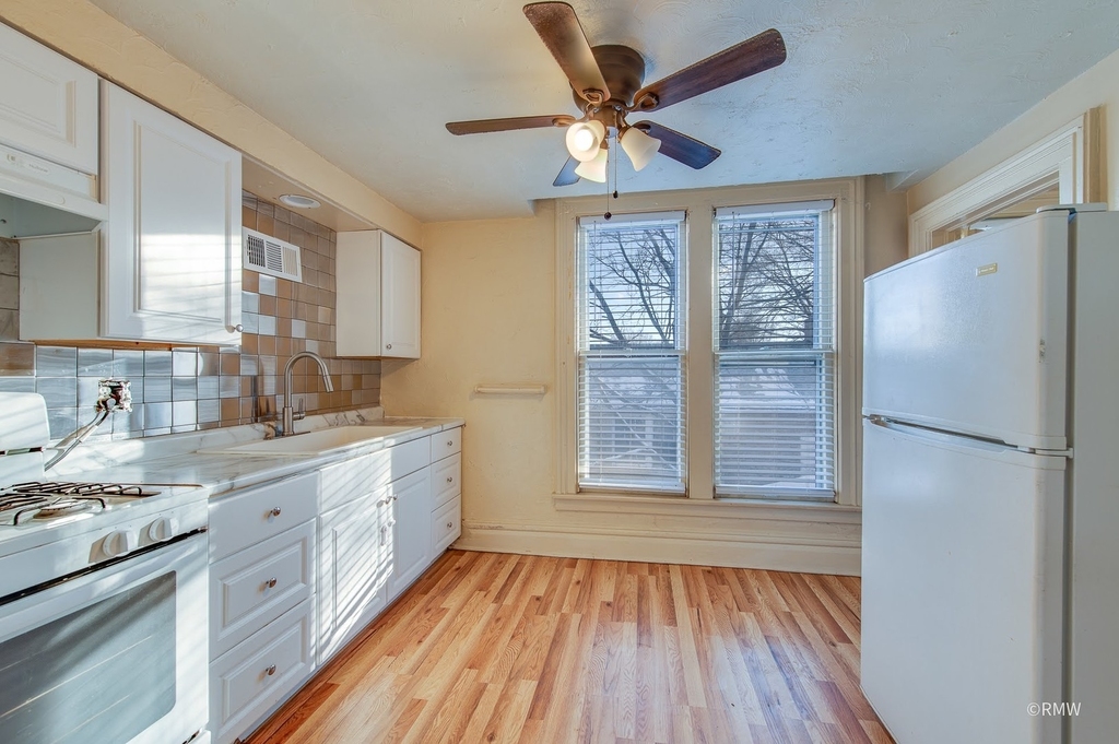325 E Chicago Street - Photo 3