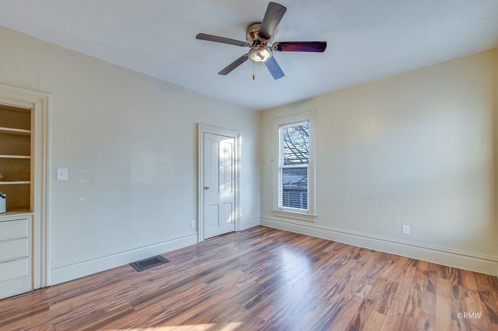 325 E Chicago Street - Photo 7