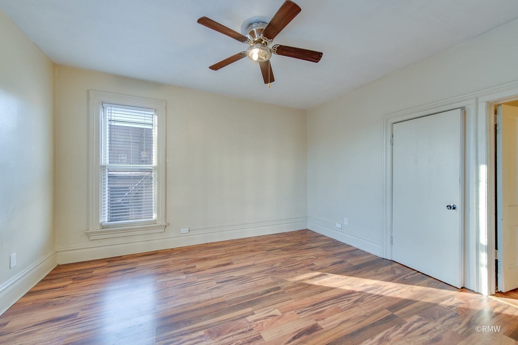 325 E Chicago Street - Photo 5