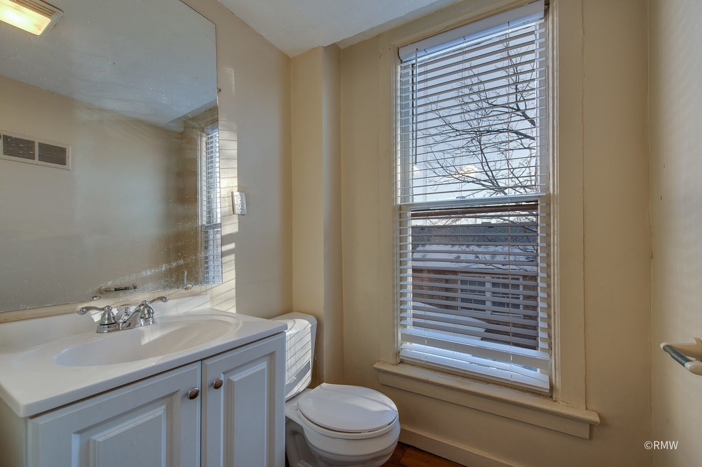 325 E Chicago Street - Photo 11