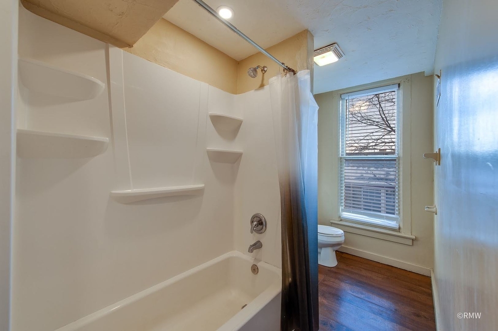325 E Chicago Street - Photo 10