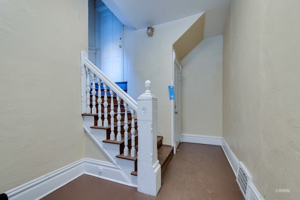 325 E Chicago Street - Photo 12