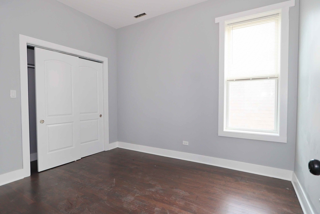 2858 S Saint Louis Avenue - Photo 9