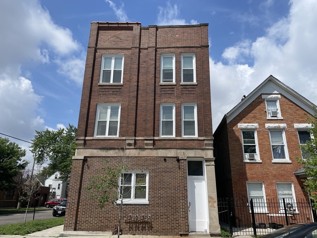 2858 S Saint Louis Avenue - Photo 0