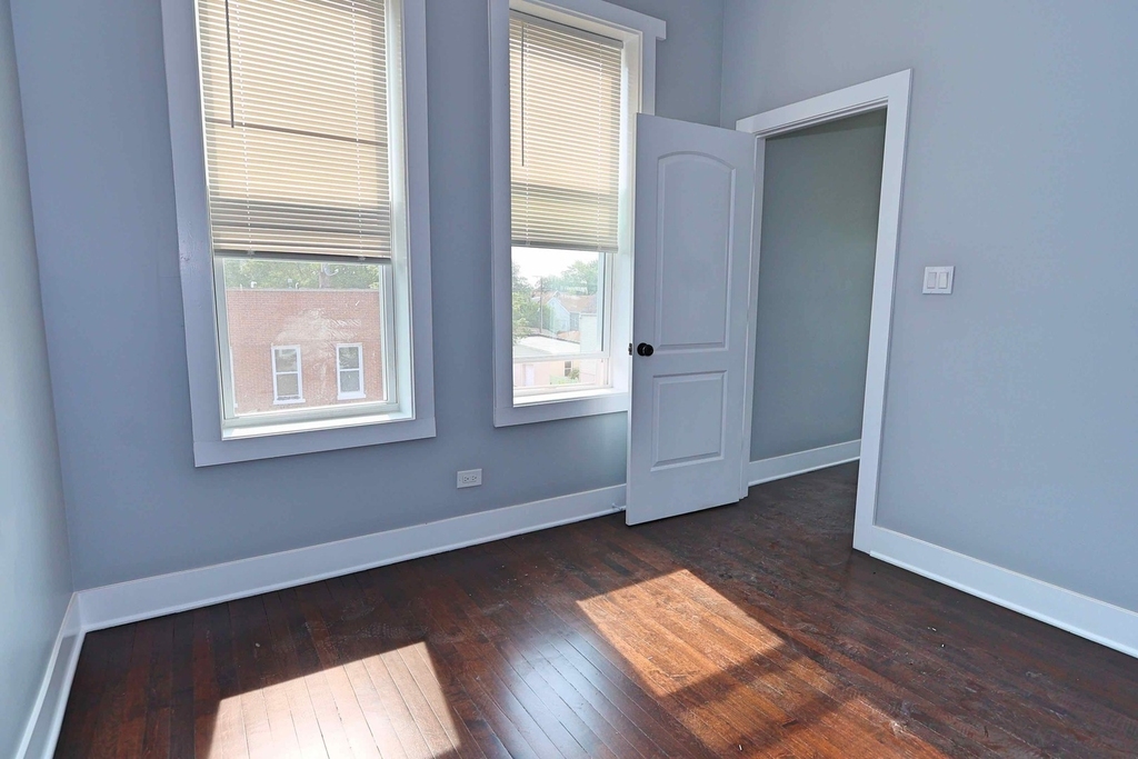 2858 S Saint Louis Avenue - Photo 7