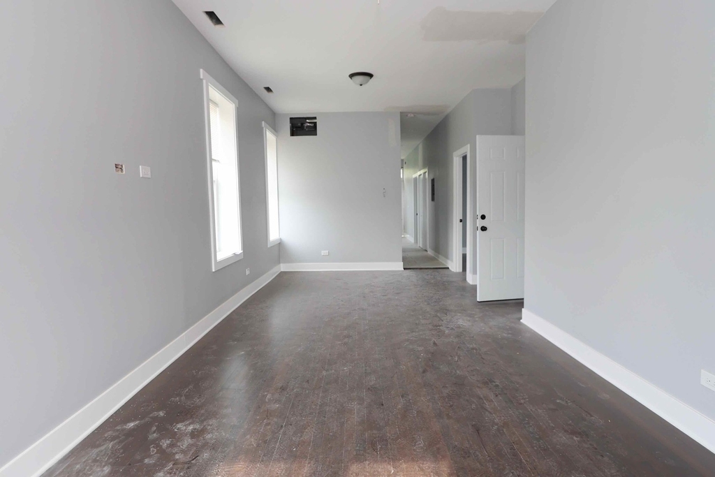 2858 S Saint Louis Avenue - Photo 1