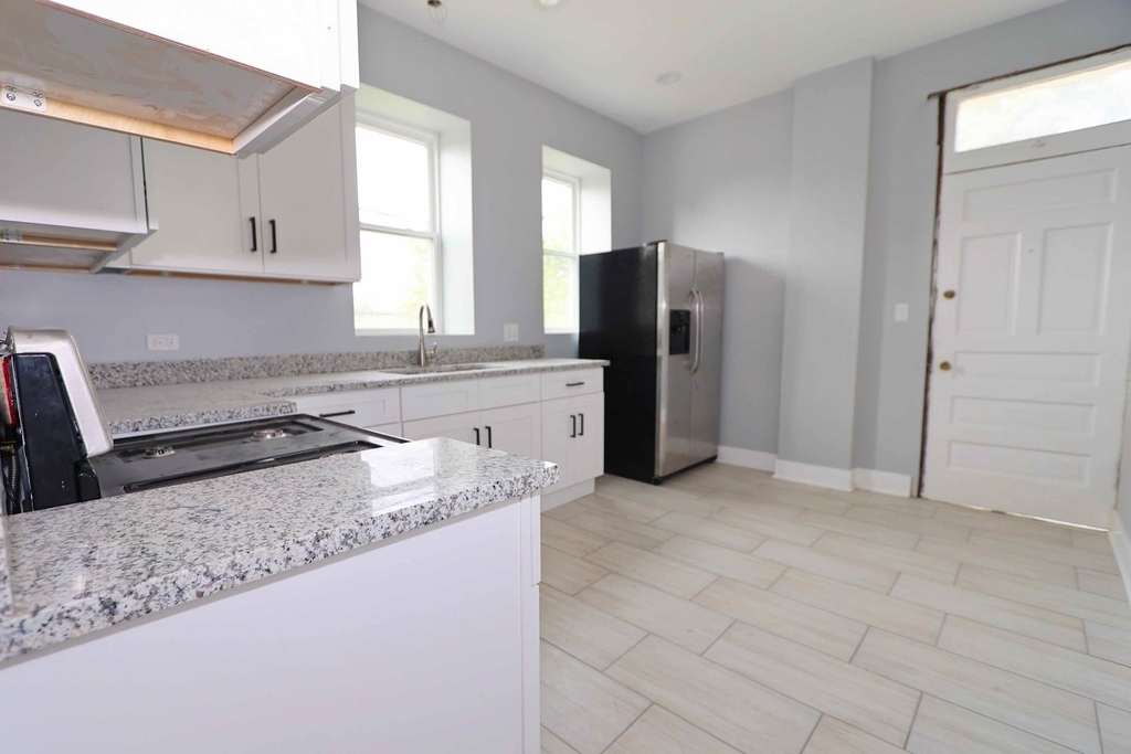2858 S Saint Louis Avenue - Photo 5