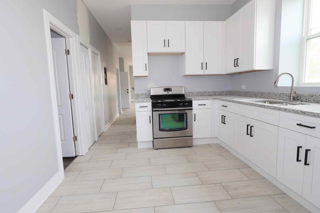 2858 S Saint Louis Avenue - Photo 3