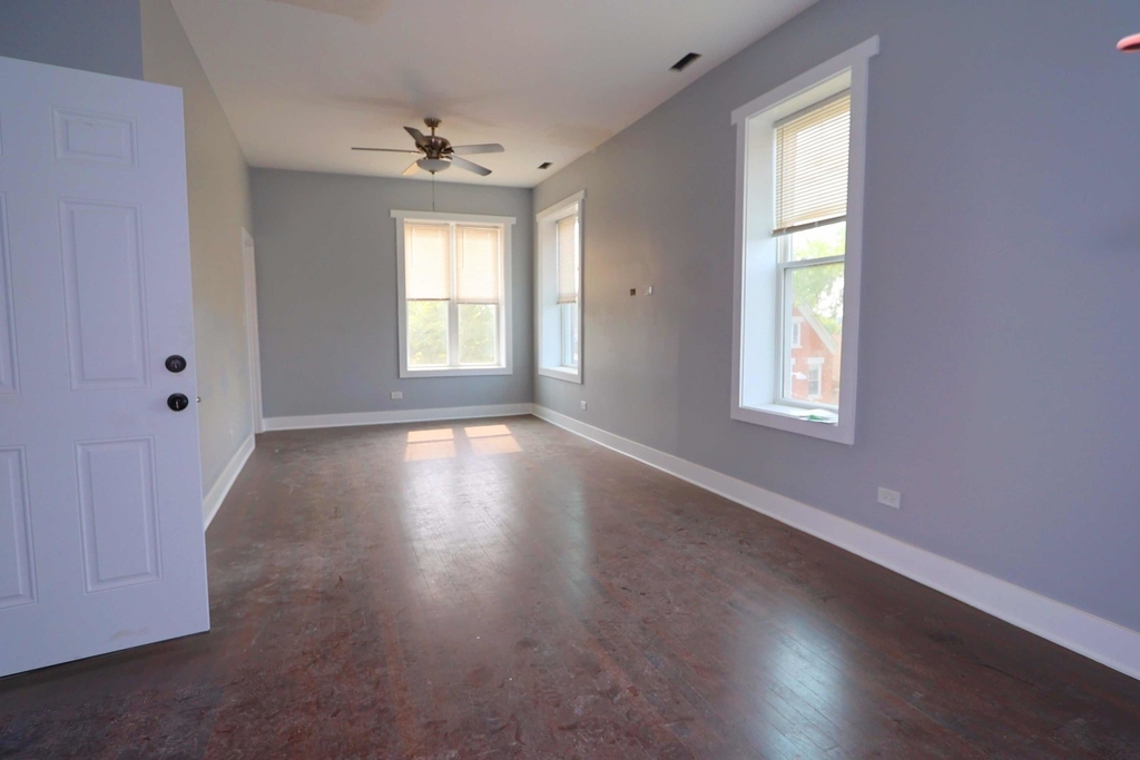 2858 S Saint Louis Avenue - Photo 2