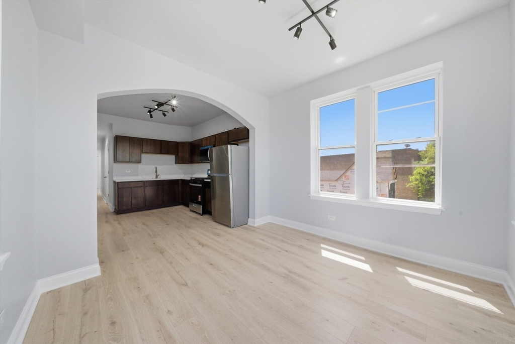 541 N Lawndale Avenue - Photo 1